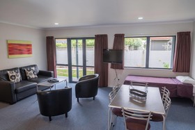Oak Estate Motor Lodge