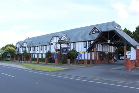 Grosvenor Motor Inn & Conference Centre