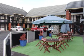 Grosvenor Motor Inn & Conference Centre