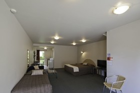 Lake Point Motel
