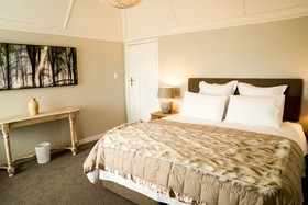 Gatehouse Mana Lodge