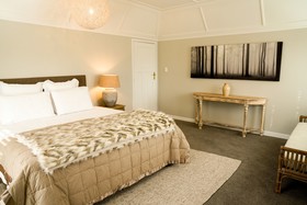 Gatehouse Mana Lodge