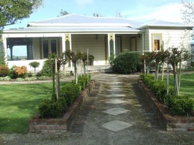 Tairoa Lodge & Cottage