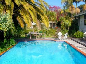 Colonial House Motel