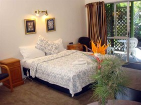 Colonial House Motel