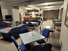 White Horse Inn Restaurant & Motel