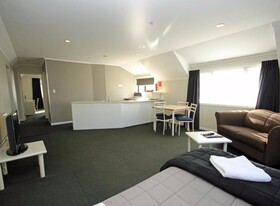 Champers Motor Inn
