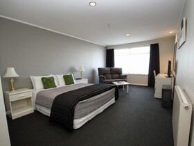 Champers Motor Inn