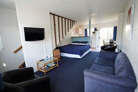 Hotel Midway Pacifica Lodge