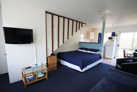 Hotel Midway Pacifica Lodge