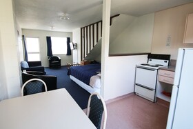 Hotel Midway Pacifica Lodge