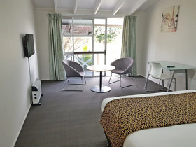 Airport Palms Hotel