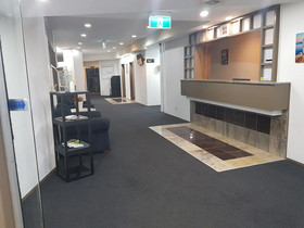 Airport Palms Hotel
