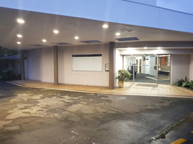 Airport Palms Hotel