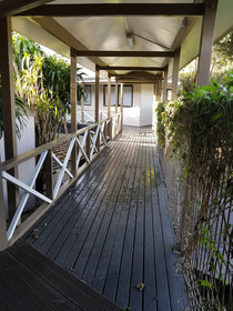 Airport Palms Hotel