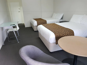 Airport Palms Hotel