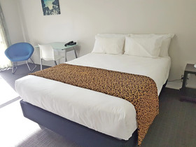 Airport Palms Hotel