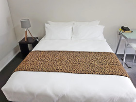 Airport Palms Hotel