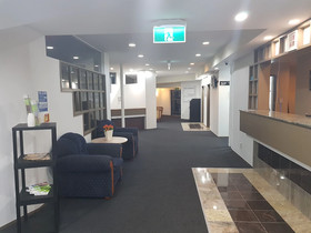 Airport Palms Hotel