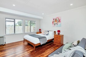 Kiwi Holiday Home Near Airport