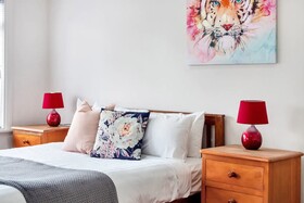 Kiwi Holiday Home Near Airport