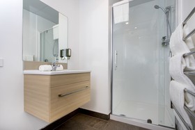 Ramada Suites by Wyndham Auckland Manukau Pacfic Centre