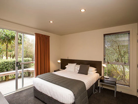 The Claremont Motel & Apartments