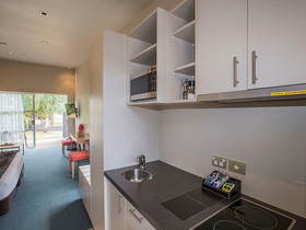 The Claremont Motel & Apartments