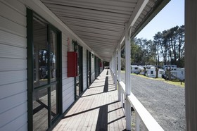 Opal Hot Springs And Holiday Park
