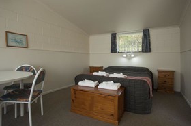 Opal Hot Springs And Holiday Park