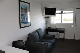 Aquarius Motor Inn