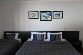 Aquarius Motor Inn