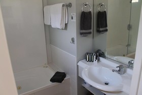 Aquarius Motor Inn