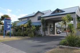 Aquarius Motor Inn