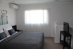 Aquarius Motor Inn