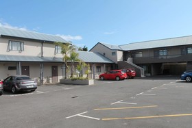 Aquarius Motor Inn