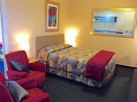 At The Rocks Motor Lodge