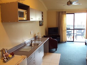 At The Rocks Motor Lodge
