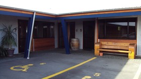 At The Rocks Motor Lodge