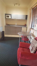 At The Rocks Motor Lodge