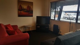 At The Rocks Motor Lodge