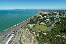 Bluff Hill Lighthouse B&B