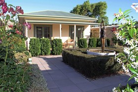 Clive Colonial Cottages
