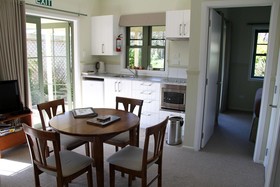 Clive Colonial Cottages