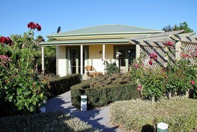 Clive Colonial Cottages