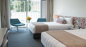 Navigate Seaside Hotel & Apartments