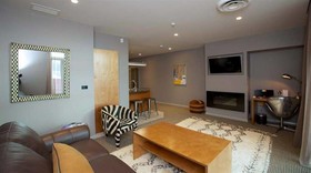 King & Queen Hotel Suites