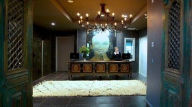 King & Queen Hotel Suites