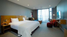King & Queen Hotel Suites