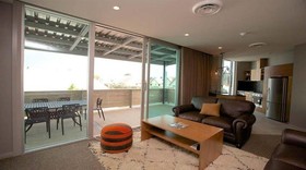 King & Queen Hotel Suites